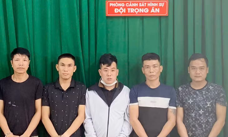 5 trong 6 đối tượng trong băng nhóm trộm chuyên nghiệp. Ảnh: CACC