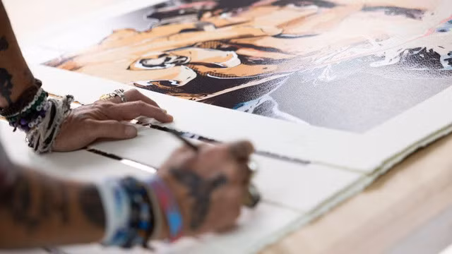 Johnny Depp bán các tác phẩm nghệ thuật được 3 triệu bảng chỉ trong vài giờ - Ảnh 3.