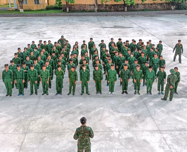 Chương trình "Học kỳ quân đội 2022" do Cung Văn hóa thanh thiếu nhi tỉnh tổ chức.