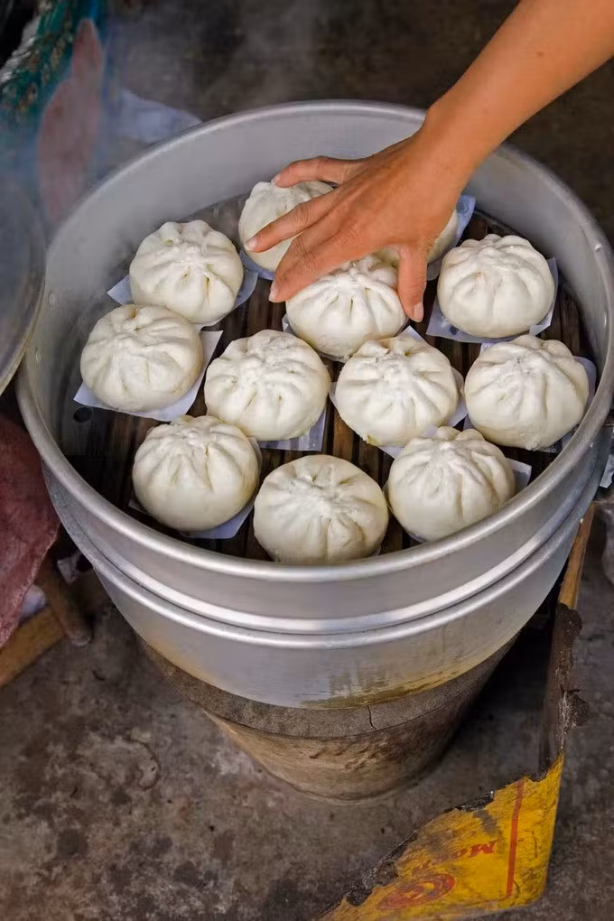 Bánh bao là món ăn sáng, ăn chơi bữa xế, được nhiều người Việt lựa chọn (Ảnh: Lonely Planet).