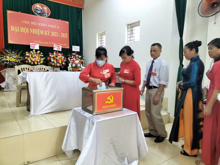 Bầu cử tại khu phố 3, phường Cửa Ông, TP Cẩm Phả.