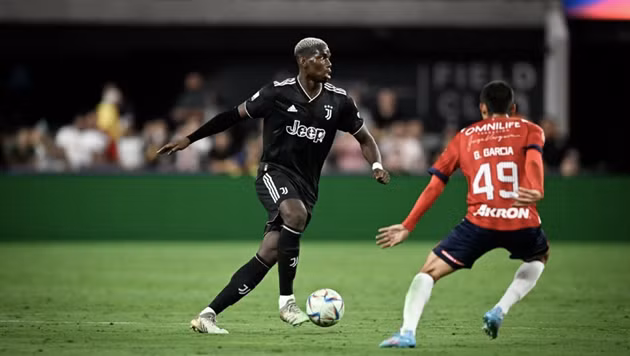 Pogba dính chấn thương.