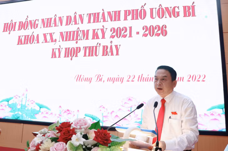 Ông Nguyễn Trung Hải, Thủ trưởng Cơ quan Kiểm tra - Thanh tra TP Uông Bí, đại biểu HĐND thành phố, phát biểu tại kỳ họp thứ 7, HĐND thành phố.