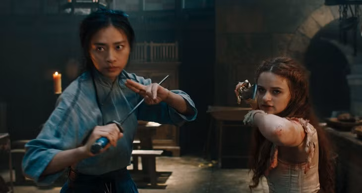 Ngô Thanh Vân (trái) vào vai thứ chính bên cạnh Joey King.