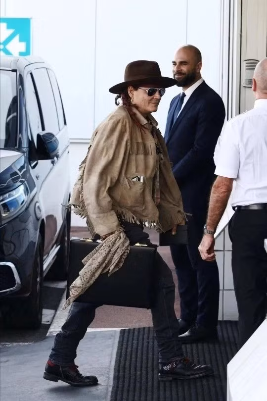 Johnny Depp đến Pháp quay phim mới.