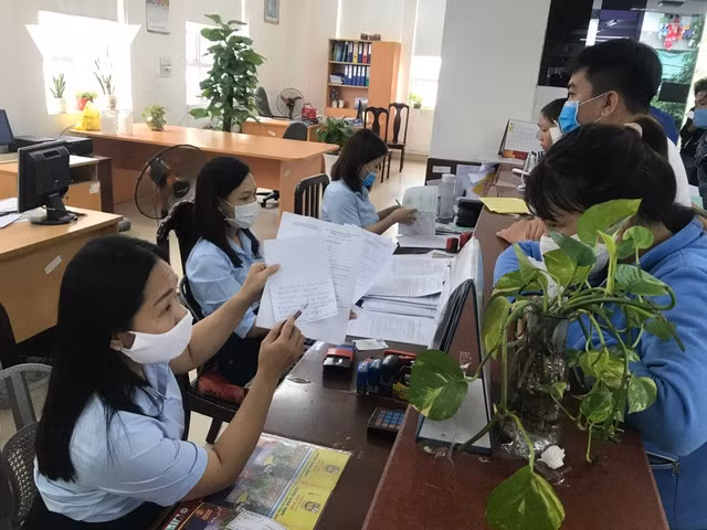 Thời gian nghỉ dưỡng sức trong tháng dưới 14 ngày làm việc thì tháng đó công ty và người lao động vẫn phải đóng BHXH bắt buộc
