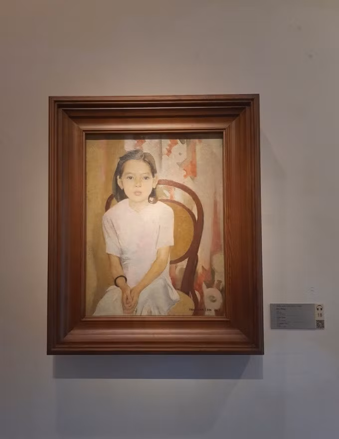 Tranh "Em Thúy" tại bảo tàng, chất liệu sơn dầu, kích thước 60x45 cm. Ảnh: Hiểu Nhân