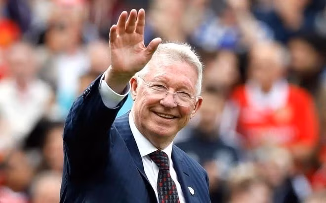 Sir Alex Ferguson trở lại MU trong vai trò chính thức. (Ảnh: Reuters)