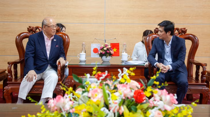 Quang cảnh buổi đón tiếp. (Ảnh: Lương Thụy, Trường Đại học Hạ Long)