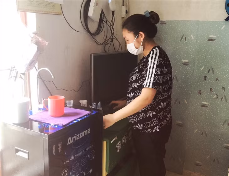 Người lao động mong mỏi nhận được tiền hỗ trợ thuê nhà trọ. Ảnh BH