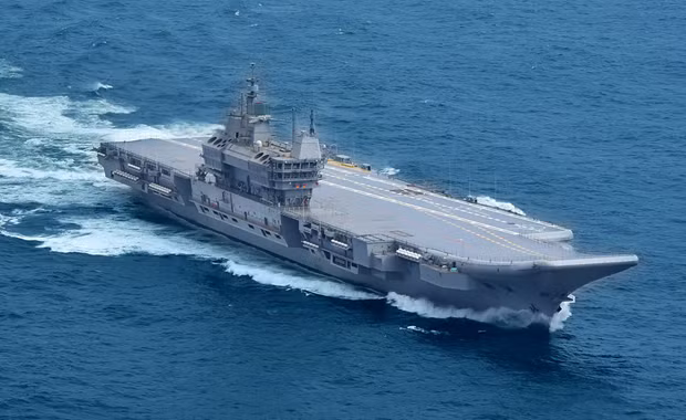 An Do ban giao tau san bay noi dia dau tien cho Hai quan hinh anh 1