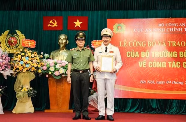Thieu tuong Vu Hong Van lam Cuc truong Cuc An ninh chinh tri noi bo hinh anh 1