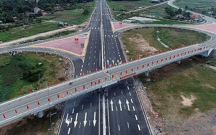 Đại lộ Tây Nam - Quảng Ninh 10 làn xe với tổng số vốn đầu tư lên đến 9.500 tỷ đồng đã thu hút hàng loạt các dự án của các chủ đầu tư lớn.