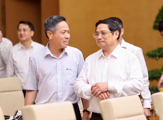 Thủ tướng trao đổi với các đại biểu - Ảnh: VGP/Nhật Bắc