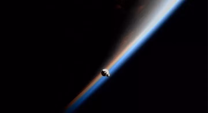 Tàu vũ trụ Dragon của SpaceX ghép nối thành công với Trạm vũ trụ quốc tế. (Ảnh: NASA)