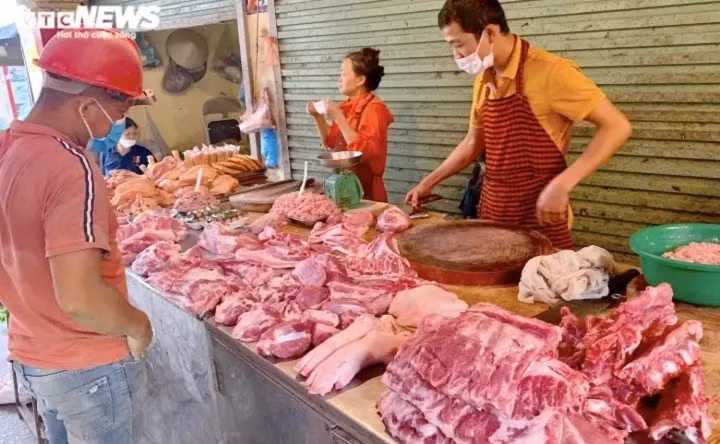 Gần đây, thịt heo trải qua hai đợt tăng giá mạnh, thêm khoảng 10.000 - 20.000 đồng/kg chỉ trong 2 tuần.