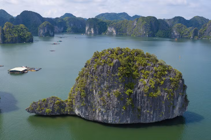 Đến vịnh Lan Hạ chèo thuyền kayak, khám phá Áng Thảm - thiên đường giữa nhân gian - Ảnh 4.