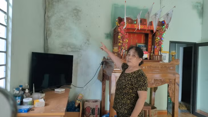 Gia đình bà Phạm Thị Mần (thôn Thủy Cơ, xã Tiên Lãng) đã được thông báo hỗ trợ do ảnh hưởng thi công cao tốc, nhưng đến nay chưa nhận được tiền đền bù. Ảnh: Xuân Thao