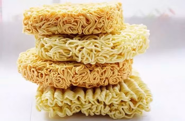 Một số sản phẩm mỳ ăn liền hương vị gà, mì ăn liền hương vị cà ri nhập khẩu từ Việt Nam bị EU cảnh báo có chứa chất cấm.