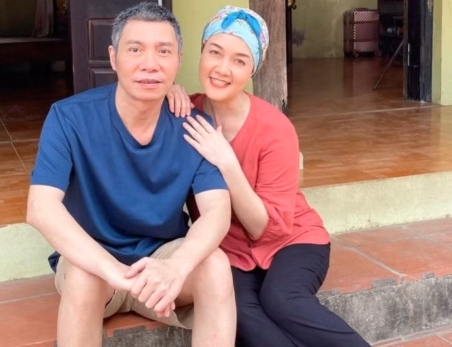 Nghệ sĩ Công Lý và Vân Dung trên phim trường. Ảnh: Ngọc Hà