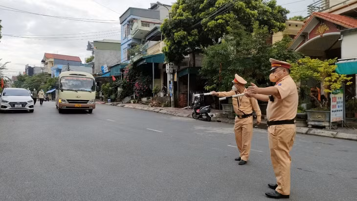Các lực lượng chức năng làm tốt chức trách, nhiệm vụ, đảm bảo ANTT, ATGT phục vụ Kỳ thi. Ảnh: Xuân Thao (CTV)