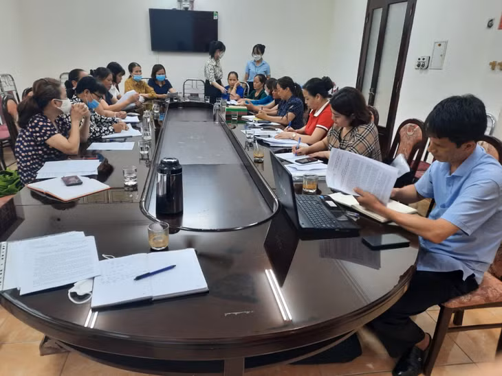 CLB Phòng, chống mua bán người và hỗ trợ nạn nhân phường Tuần Châu tổ chức sinh hoạt định kỳ.