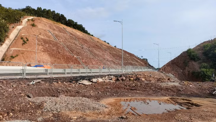 Cao tốc Vân Đồn - Tiên Yên hiện cơ bản hoàn thành.