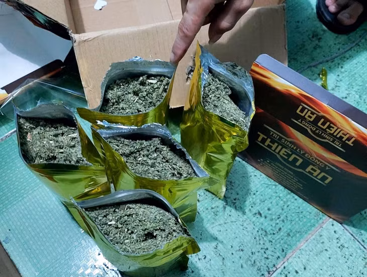 500gr thảo mộc có chứa chất ma túy mới đã được Công an TP Uông Bí phát hiện, ngăn chặn kịp thời hoạt động mua bán.