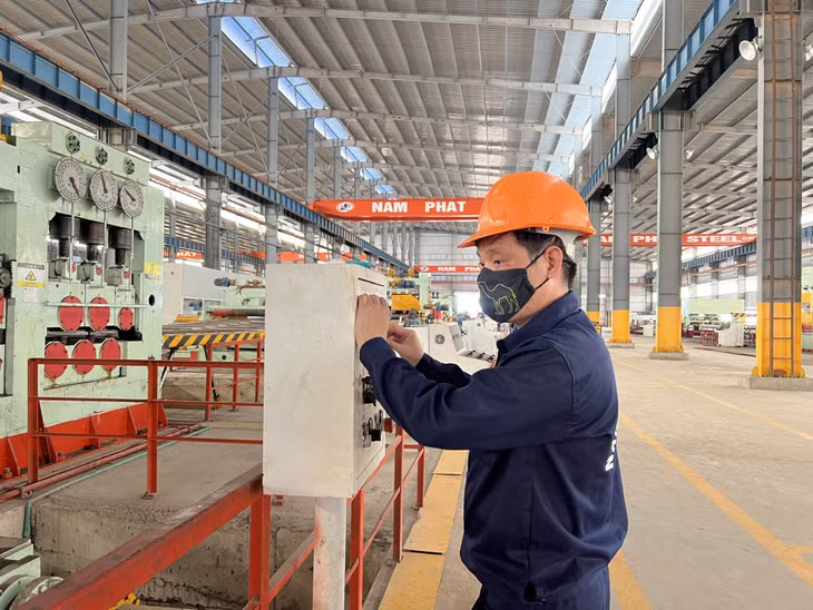 Anh Đỗ Minh Hiếu, Tổ trưởng Tổ cắt xẻ, Công ty cổ phần đóng tàu và vận tải biển Nam Phát