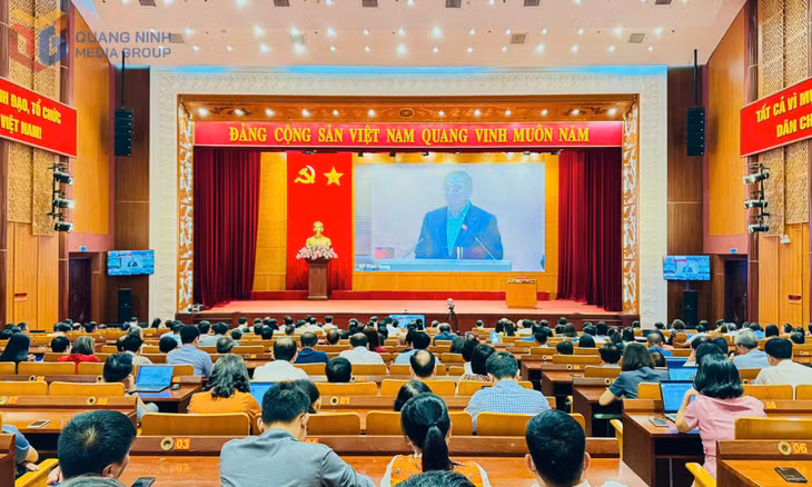 Quảng Ninh tham dự trực tuyến hội nghị quán triệt, triển khai Nghị quyết số 66-NQ/TW, Nghị quyết số 68-NQ/TW của Bộ Chính trị tại 208 điểm cầu trên địa bàn tỉnh, với 21.221 cán bộ, đảng viên tham dự, tháng 5/2025. Ảnh: Mạnh Trường