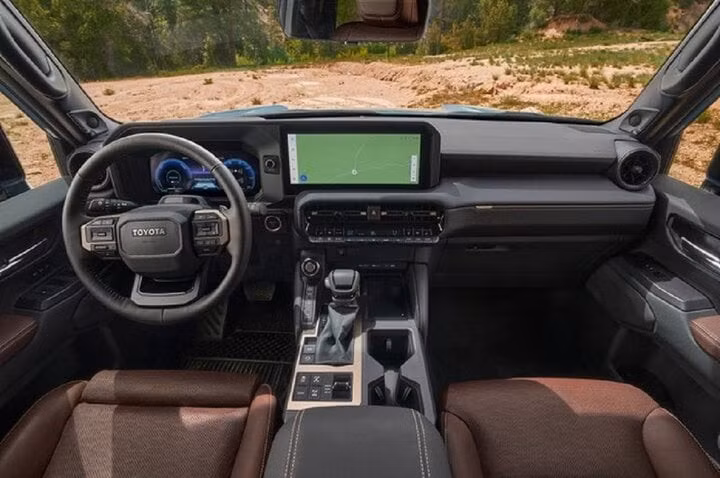 Toyota Land Cruiser Prado 2024.