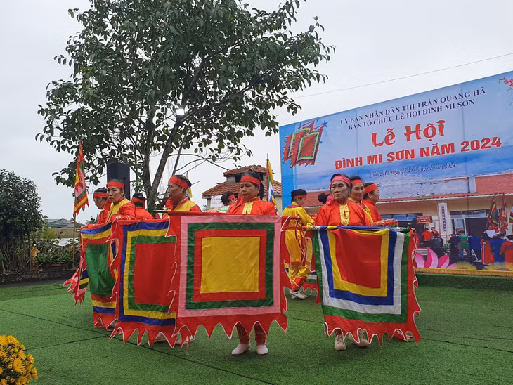 Khai mạc Lễ hội Đình Mi Sơn, thị trấn Quảng Hà.