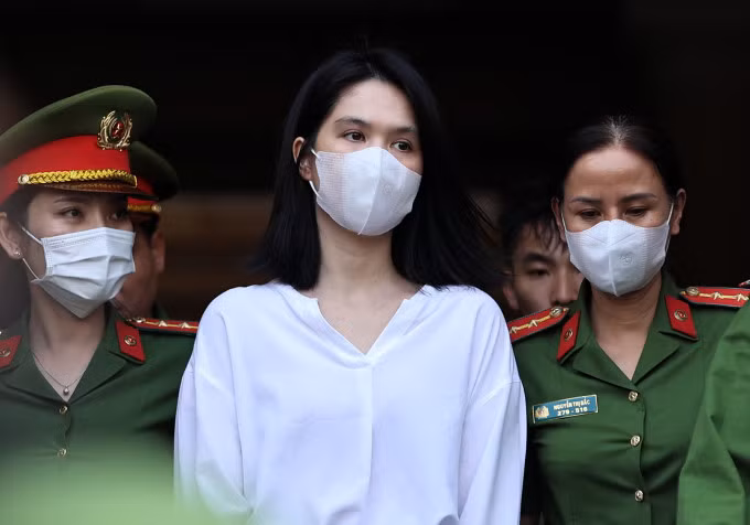 Ngọc Trinh sau phiên xử. Ảnh: Quỳnh Trần