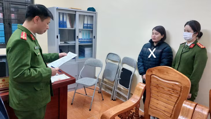 Hà Thị Huyền trang tại cơ quan Công an.