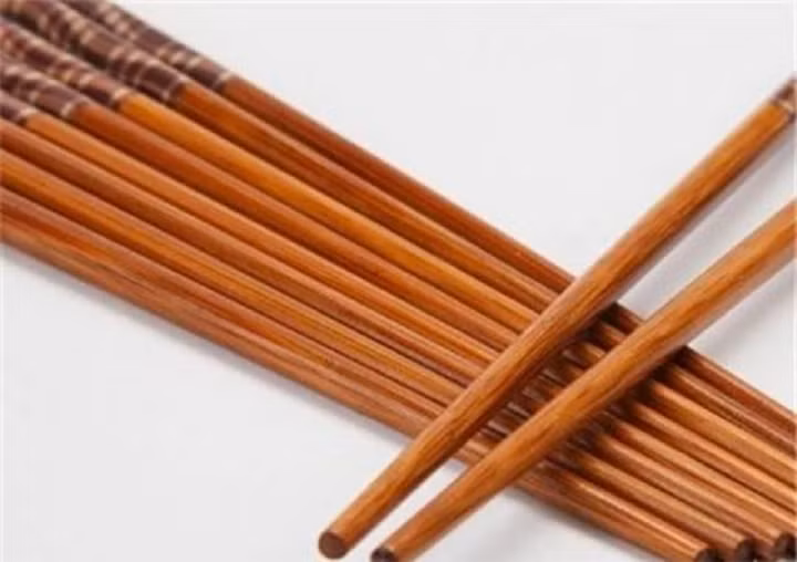 Mẹo phân biệt đũa gỗ tự nhiên và đũa nhuộm phẩm màu ảnh 1
