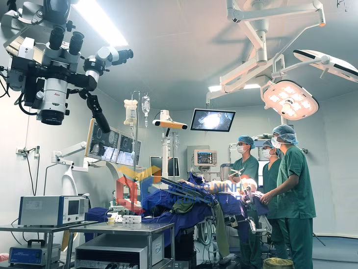 2024-02_Phòng mổ thông minh với thiết bị hiện đại tại Bệnh viện Đa khoa tỉnh. Ảnh: Hoài Minh