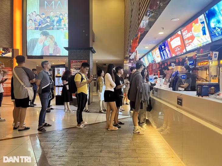 Việc thực hiện phân loại đúng độ tuổi xem phim được quản lý chặt chẽ ở nhiều rạp (Ảnh: Mộc Khải).