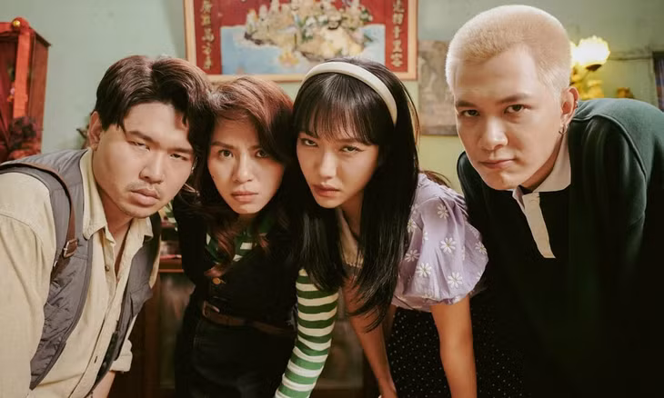 Gặp lại chị bầu có nhiều yếu tố hài hước, dễ xem nhưng lại không hút khách bằng phim Mai nặng về bi kịch.