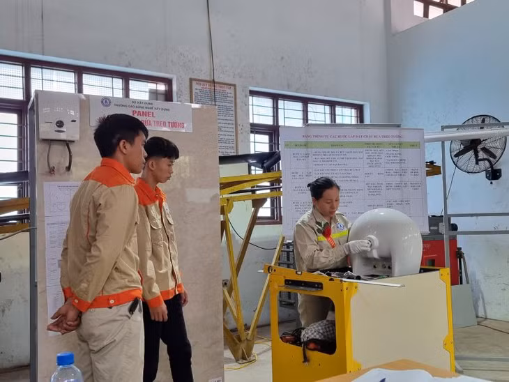 Nhà giáo Bùi Thị Hải Dung, Trường CĐ Nghề xây dựng Quảng Ninh, tham gia Hội giảng nhà giáo giáo dục nghề nghiệp tỉnh năm 2023 (Ảnh nhà trường cung cấp)