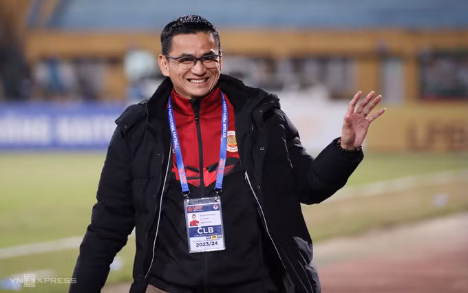 HLV Kiatisuk giúp CAHN thắng ba trận liên tiếp tại V-League. Ảnh: Lâm Thỏa