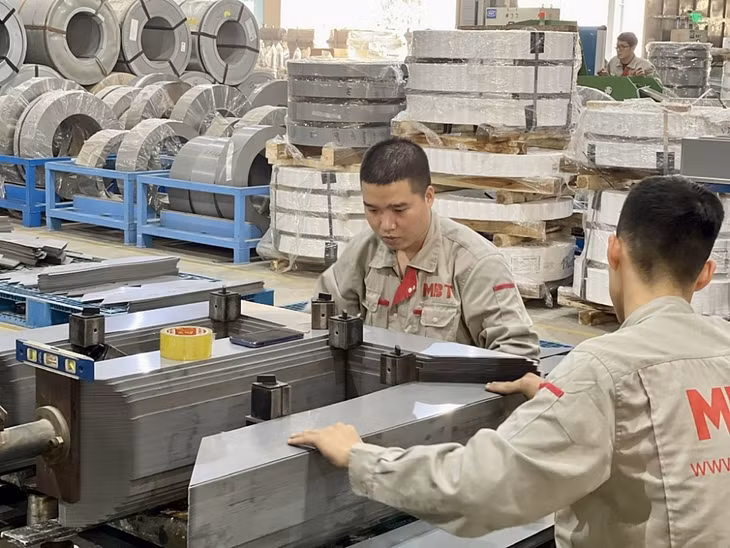 Để tham gia vào chuỗi cung ứng của các các tập đoàn lớn, các chính sách trong thời gian tới cần phải tập trung hỗ trợ nhiều hơn cho doanh nghiệp nội. Ảnh: H.Dịu
