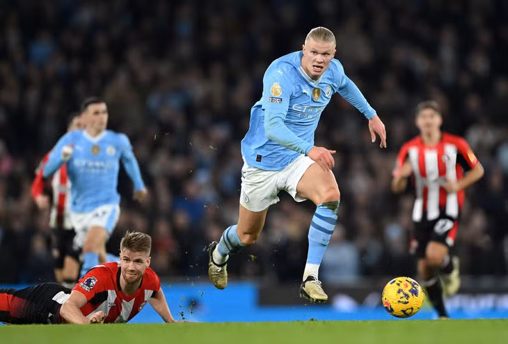 Erling Haaland sẽ tiếp tục tỏa sáng để mang về chiến thắng cho Man City? - Ảnh: REUTERS
