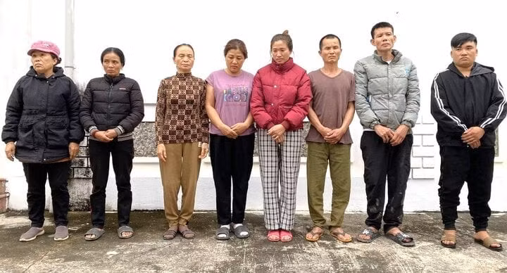 Các đối tượng tại cơ quan công an.