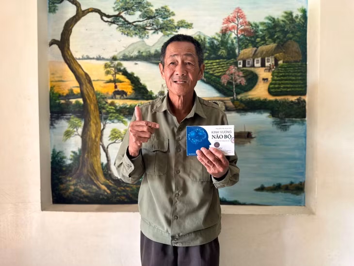 Nụ cười ấm áp hiện rõ trên khuôn mặt bác Đỗ sau khi sử dụng Kinh Vương Não Bộ
