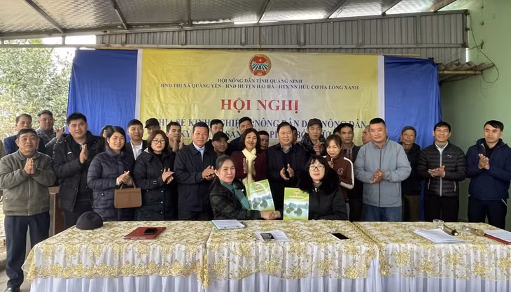 HTX Nông nghiệp hữu cơ Hạ Long Xanh (TX Quảng Yên) ký kết hợp tác với Hội Nông dân huyện Hải Hà về liên kết, phát triển mô hình làm phân bón hữu cơ.