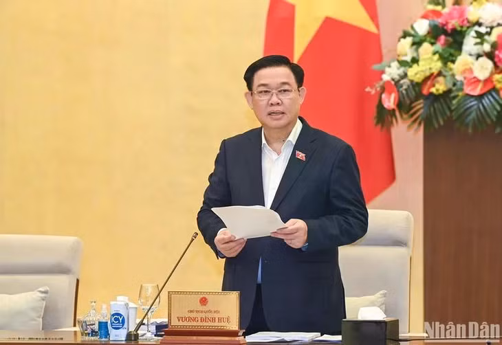 Chủ tịch Quốc hội Vương Đình Huệ đề nghị Ủy ban Thường vụ Quốc hội tập trung cho ý kiến về một số vấn đề quan trọng nhất của dự án Luật Lưu trữ (sửa đổi). (Ảnh: DUY LINH)