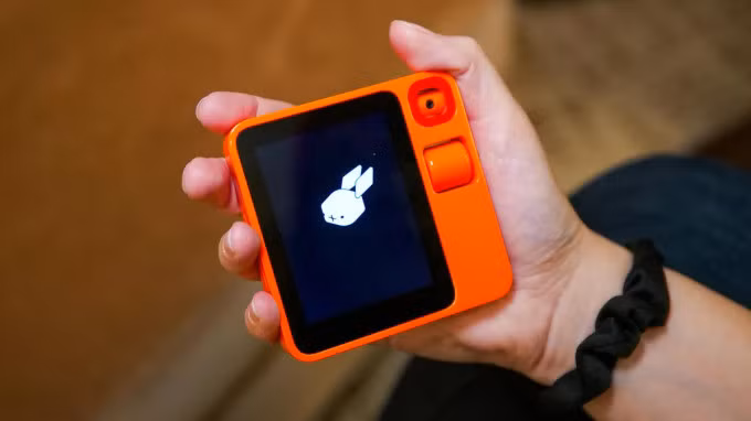 Rabit R1. Ảnh: Cnet