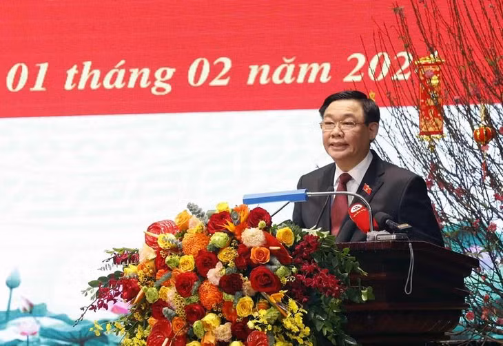Chủ tịch Quốc hội Vương Đình Huệ chúc Tết toàn thể cán bộ, chiến sĩ bộ đội biên phòng trong cả nước. (Ảnh: Nhan Sáng/TTXVN)