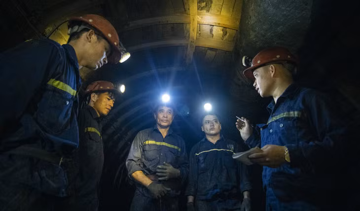 Trao đổi kinh nghiệm ở Tổ sản xuất đặc thù (Công ty Than Dương Huy).