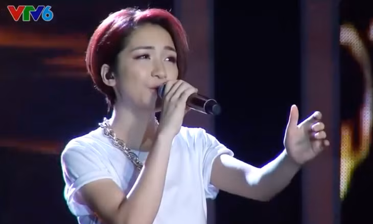 Hòa Minzy hát "Tôi là người Việt Nam" (Nguyễn Hải Phong) tại Học viện ngôi sao. Video: VTV